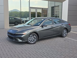 Used 2024 Hyundai Elantra SEL image 1