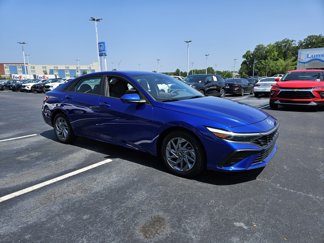 Used 2024 Hyundai Elantra SEL image 1