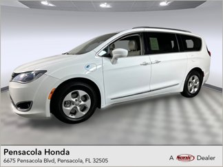 Used 2018 Chrysler Pacifica Touring-L image 1