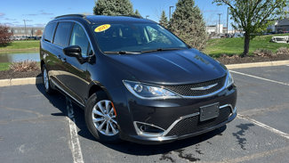 Used 2017 Chrysler Pacifica Touring-L image 1