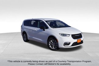 New 2025 Chrysler Pacifica Select image 1