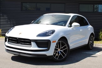 Certified 2024 Porsche Macan image 1