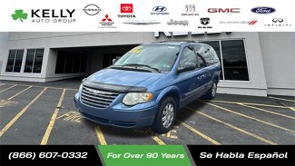 Used 2007 Chrysler Town & Country Touring image 1
