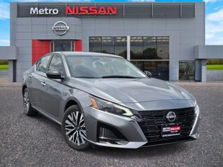 Used 2024 Nissan Altima 2.5 SV image 1