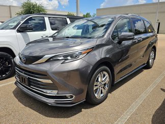 Used 2022 Toyota Sienna Platinum image 1