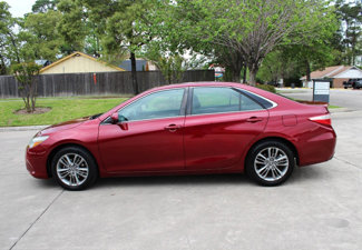 Used 2016 Toyota Camry SE image 1