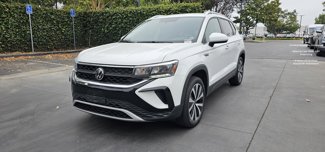 Certified 2022 Volkswagen Taos SE image 1
