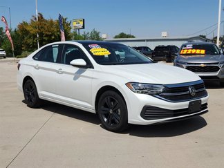 Used 2023 Volkswagen Jetta SE image 1