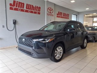 Certified 2022 Toyota Corolla Cross LE image 1