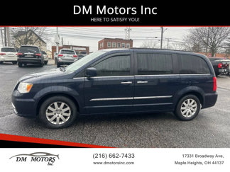 Used 2016 Chrysler Town & Country Touring w/ Driver Convenience Group image 1