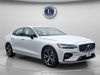 Used 2025 Volvo S60 B5 Core image 1