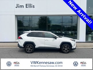 Used 2019 Toyota RAV4 LE image 1