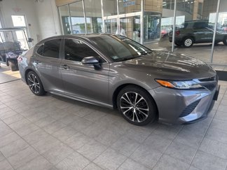 Used 2018 Toyota Camry SE image 1