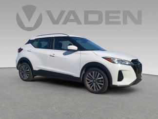 Used 2024 Nissan Kicks SV image 1