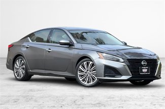 Used 2023 Nissan Altima 2.5 SL image 1
