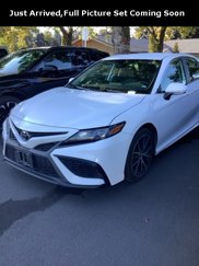 Used 2022 Toyota Camry SE image 1