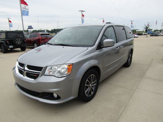 Used 2016 Dodge Grand Caravan SXT image 1