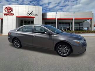 Used 2017 Toyota Camry SE image 1