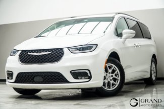 Used 2022 Chrysler Pacifica Touring-L image 1