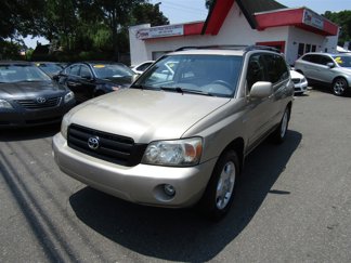 Used 2005 Toyota Highlander 4WD V6 w/ 3rd Row image 1