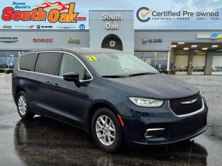 Certified 2023 Chrysler Pacifica Touring-L image 1