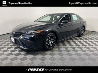 Used 2023 Toyota Camry SE image 1