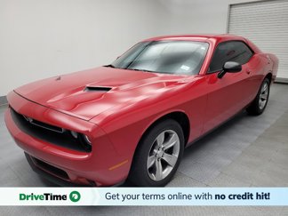 Used 2015 Dodge Challenger SXT image 1