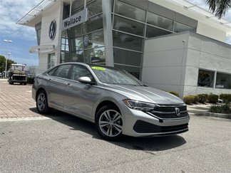 Certified 2022 Volkswagen Jetta SE image 1