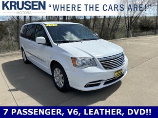 Used 2016 Chrysler Town & Country Touring image 1