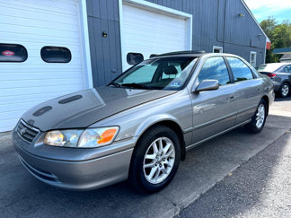 Used 2000 Toyota Camry XLE image 1