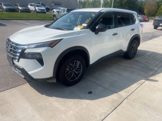 Used 2024 Nissan Rogue S image 1