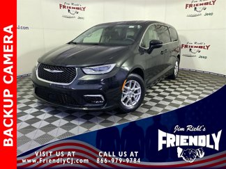 Used 2023 Chrysler Pacifica Touring-L image 1