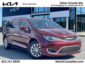 Used 2018 Chrysler Pacifica Touring-L Plus image 1