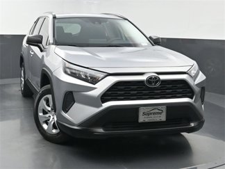 Used 2021 Toyota RAV4 LE image 1