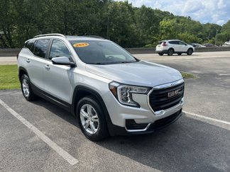 Used 2022 GMC Terrain SLE w/ Driver Convenience Package image 1