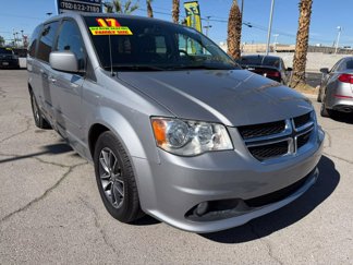 Used 2017 Dodge Grand Caravan SXT image 1