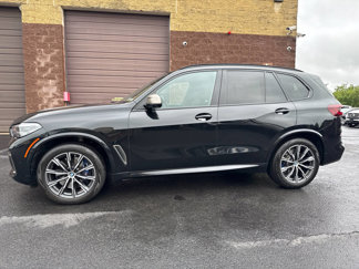 Used 2021 BMW X5 M50i image 1