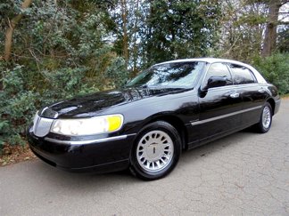 Used 2002 Lincoln Town Car Cartier image 1