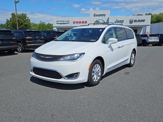 Used 2018 Chrysler Pacifica Touring-L Plus image 1