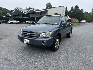 Used 2005 Toyota Highlander 4WD V6 w/ 3rd Row image 1