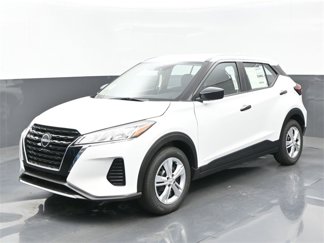 New 2025 Nissan Kicks Play S image 1