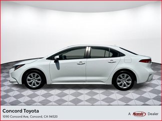 Used 2022 Toyota Corolla LE image 1