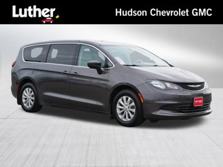 Used 2017 Chrysler Pacifica Touring w/ Tire & Wheel Group image 1