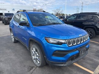 Used 2022 Jeep Compass Latitude image 1