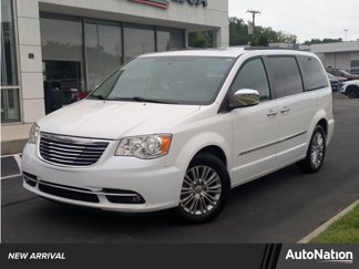 Used 2016 Chrysler Town & Country Touring-L image 1