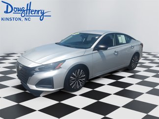 Used 2024 Nissan Altima 2.5 SV image 1