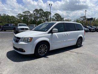 Used 2017 Dodge Grand Caravan SXT image 1