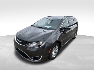 Used 2017 Chrysler Pacifica Touring-L image 1
