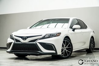 Used 2022 Toyota Camry SE image 1