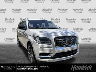 Used 2019 Lincoln Navigator Reserve image 1